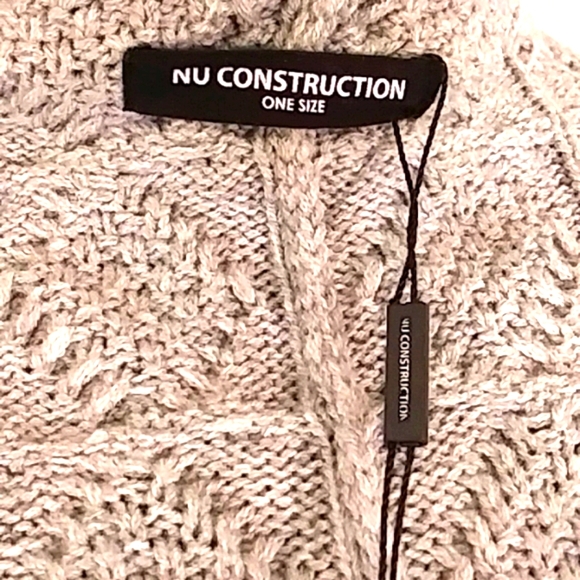 NWT NU CONSTRUCTION Light Grey Cape/Sweater. - Picture 12 of 12
